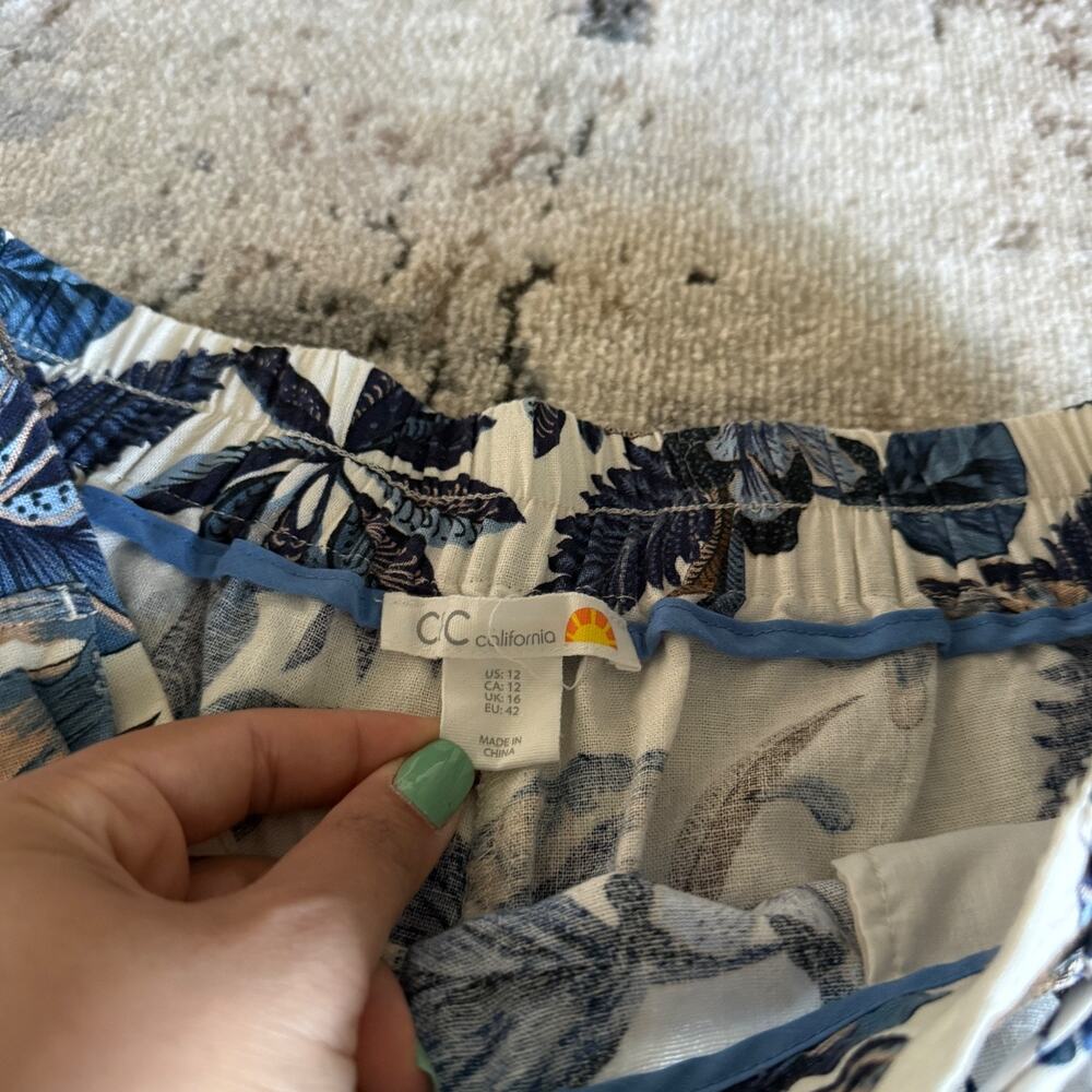 C & C California Blue White Linen Blend Shorts 12 Floral Belt Pockets Resortwear - Picture 5 of 7